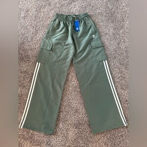 Adidas Women’s Cargo Pants Size Small NWT